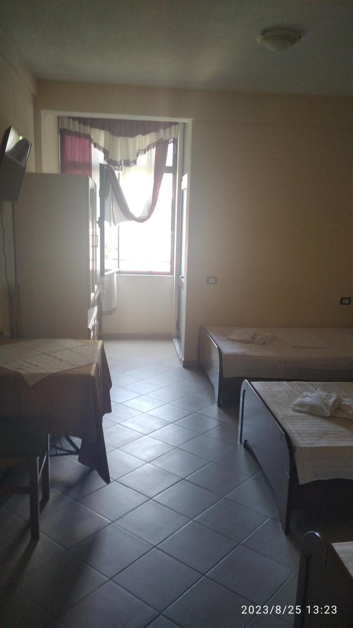 Hotel Saint Marena Pogradec Szoba fotó
