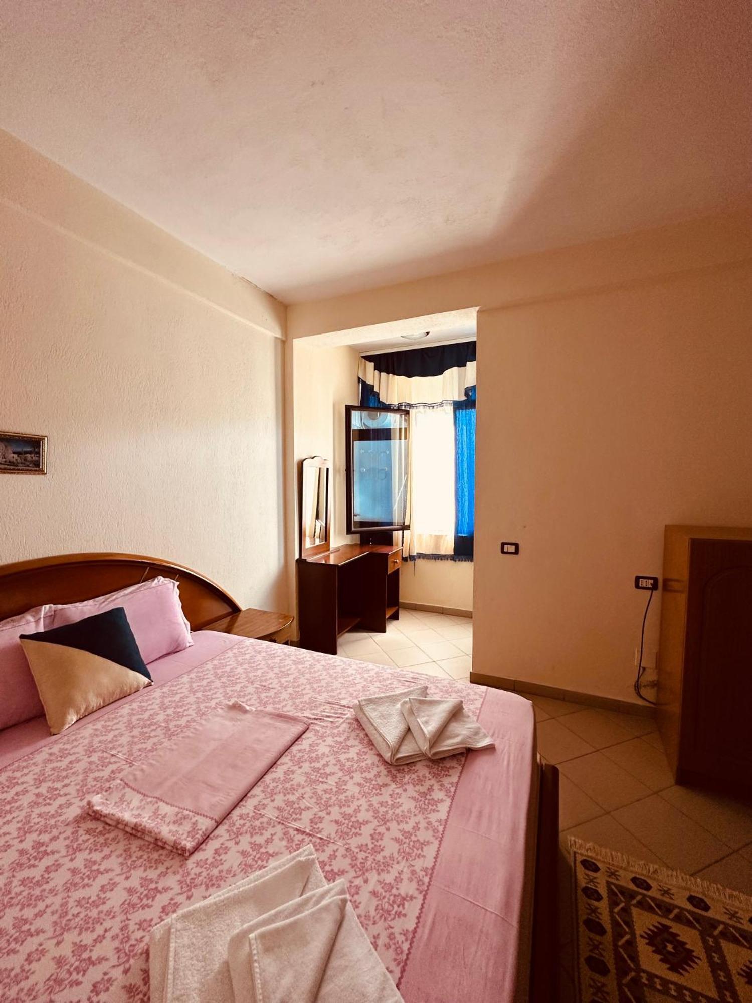 Hotel Saint Marena Pogradec Szoba fotó
