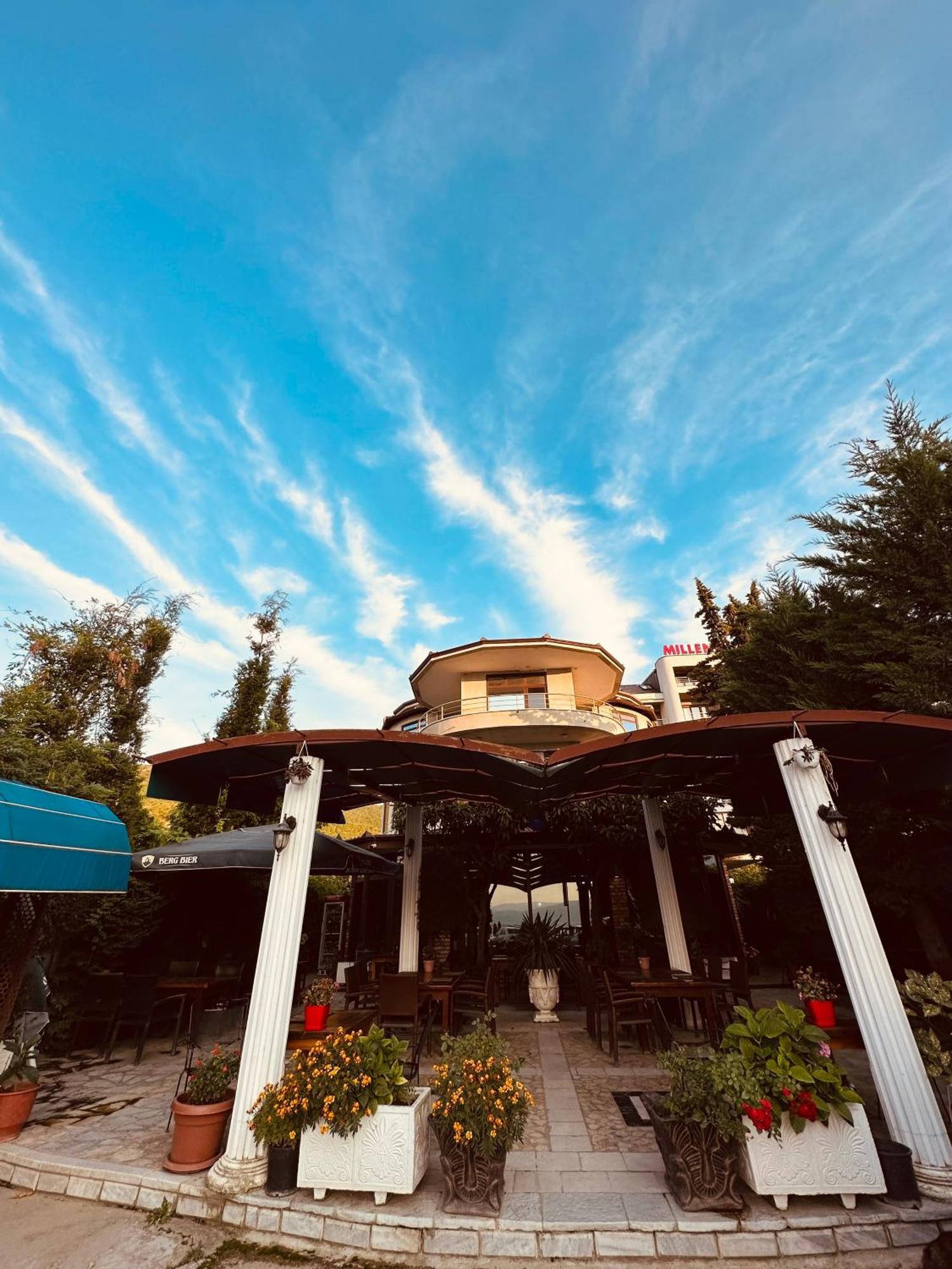 Hotel Saint Marena Pogradec Kültér fotó