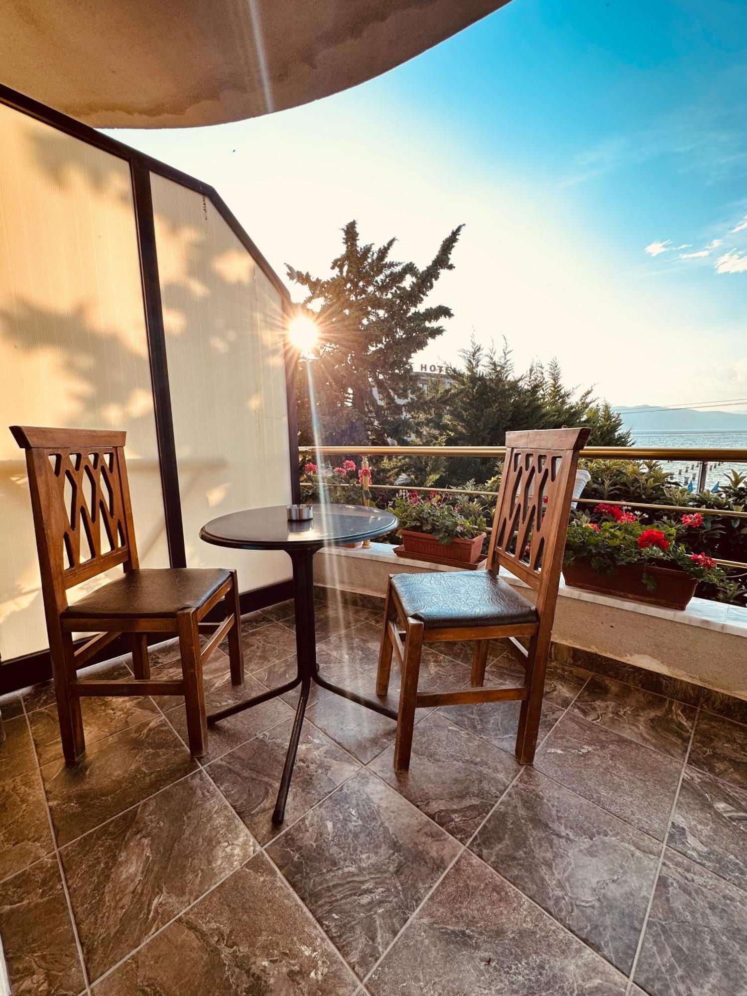 Hotel Saint Marena Pogradec Kültér fotó
