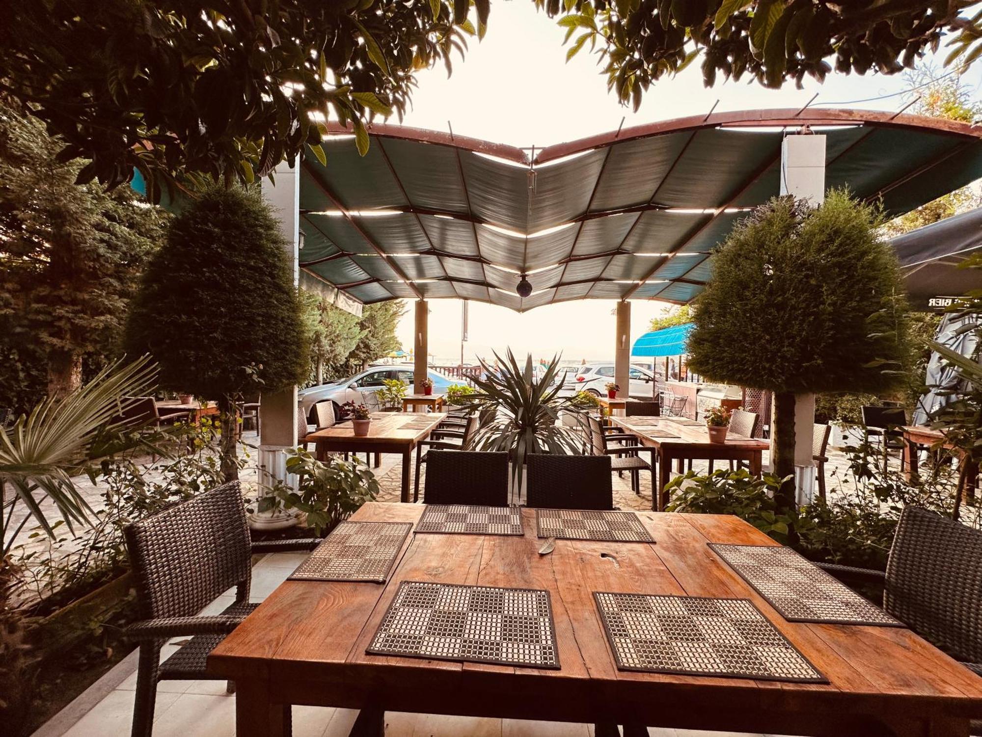 Hotel Saint Marena Pogradec Kültér fotó
