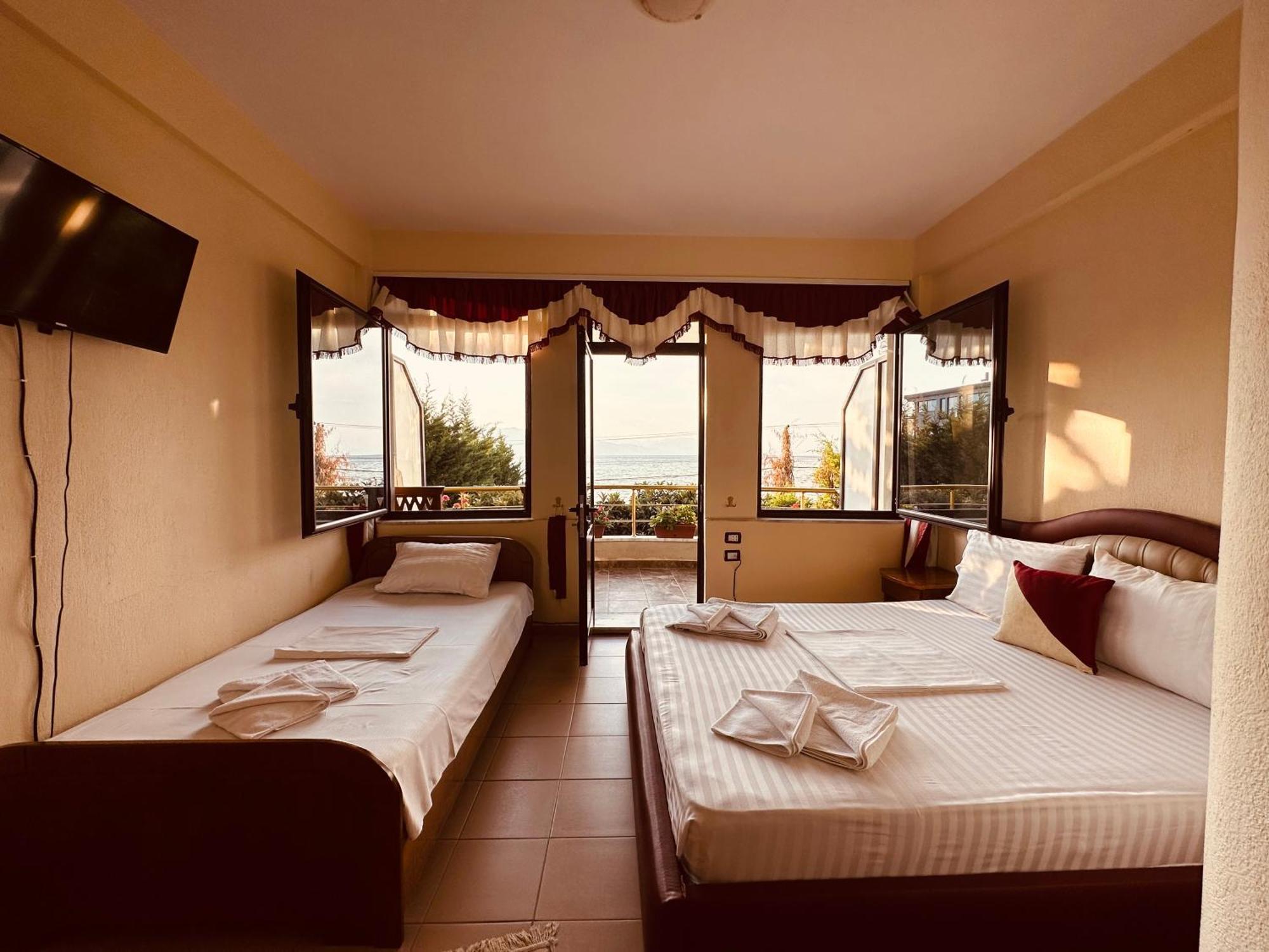 Hotel Saint Marena Pogradec Kültér fotó