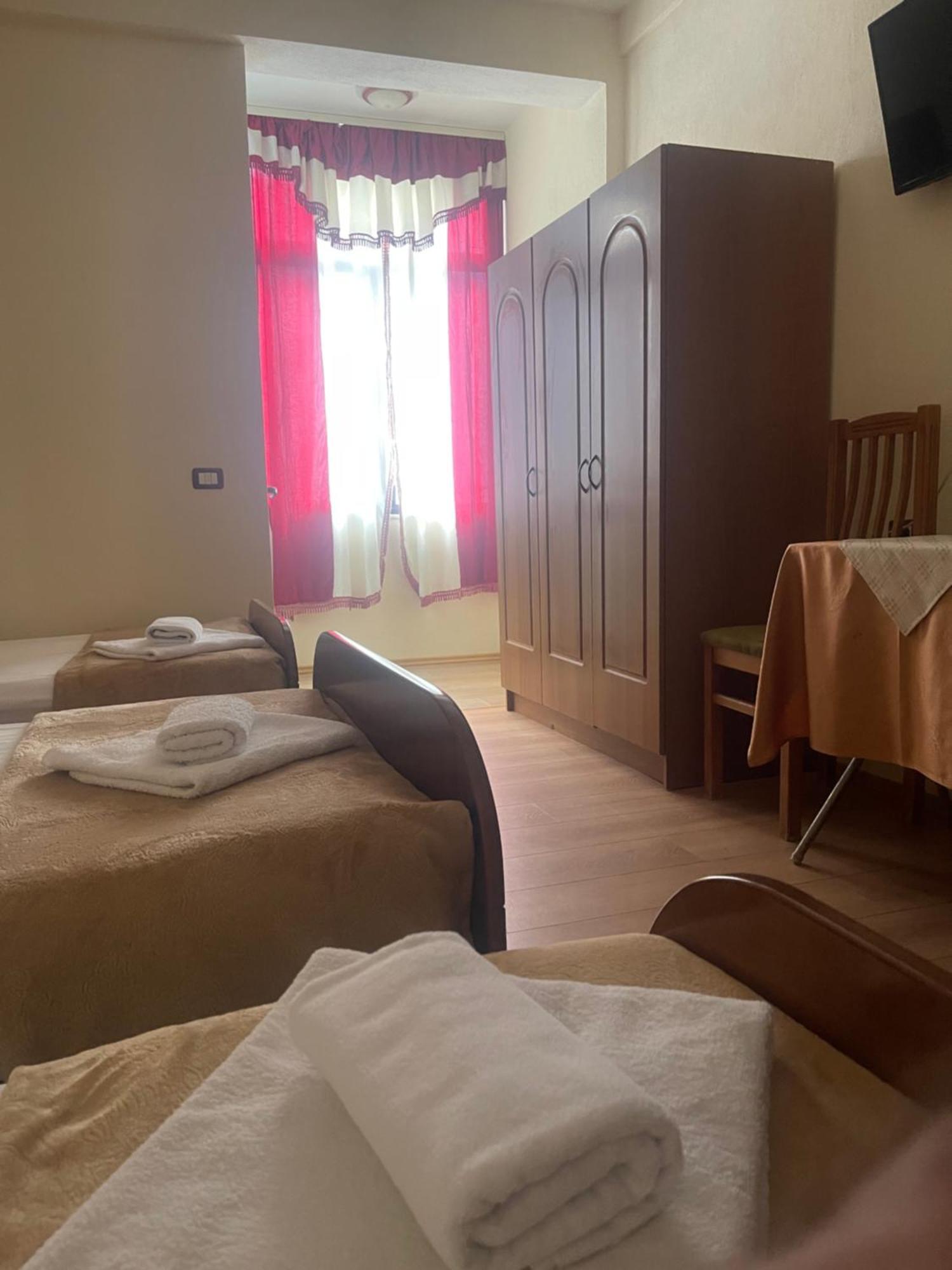 Hotel Saint Marena Pogradec Kültér fotó